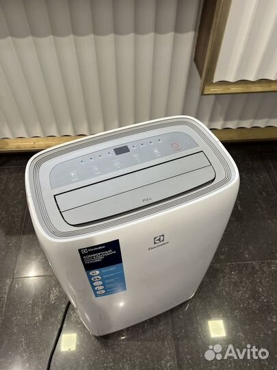 Кондиционер мобильный Electrolux eacm-11 cl/n3
