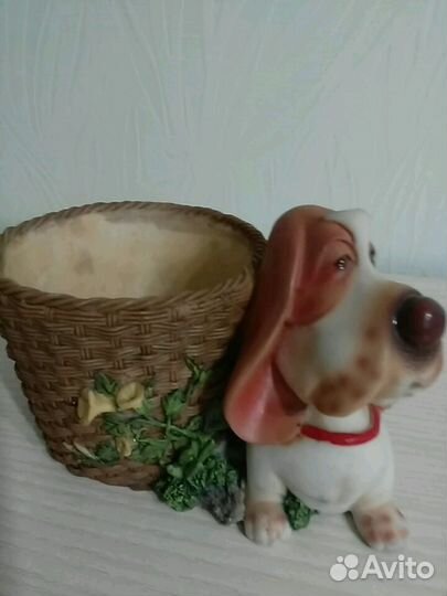 Сувенир - Собачка с корзиной, керамика