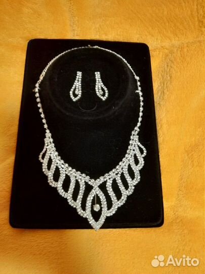 Ожерелье с сережками