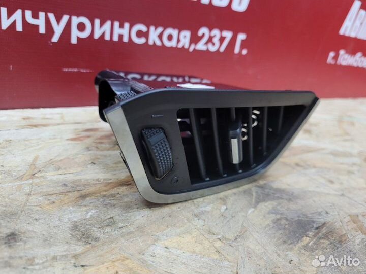 Воздушный дефлектор салона левый LADA X-Ray