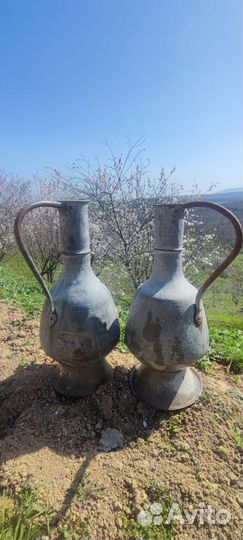 Старинный медный кувшин