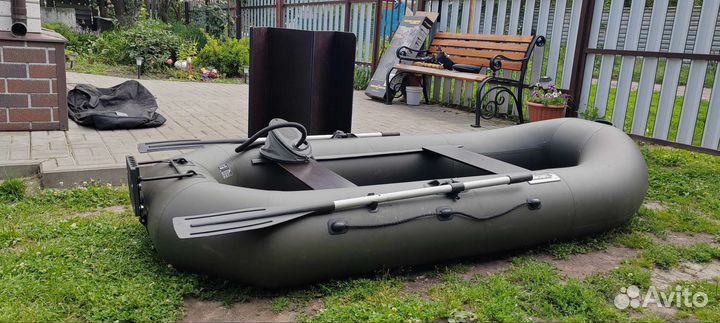 Лодка с электромотором