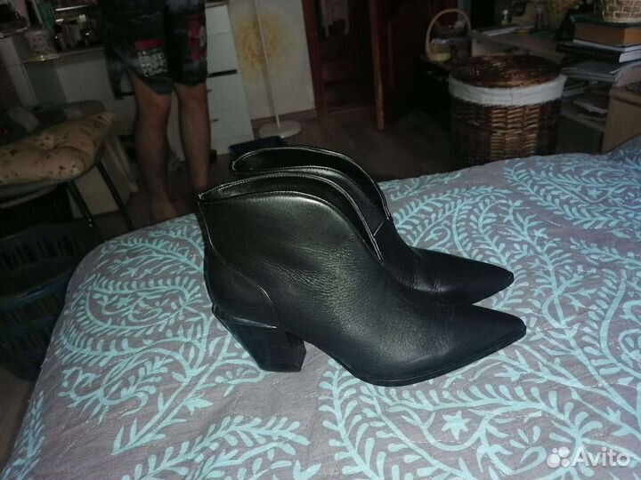 Новые кожаные ботильоны LIU JO