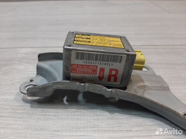 Датчик airbag правый Toyota Mark I I JZX100 1jzge