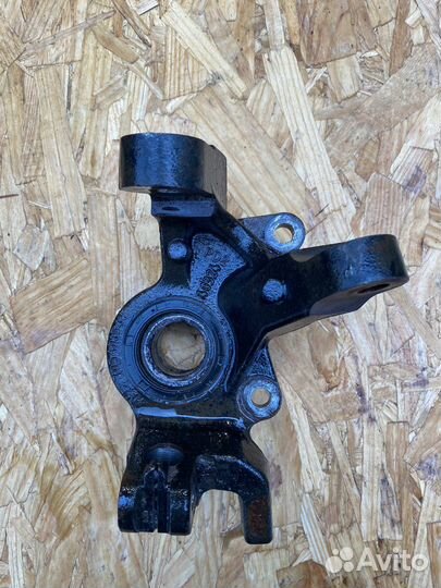 Передний правый кулак brp Commander Maverick