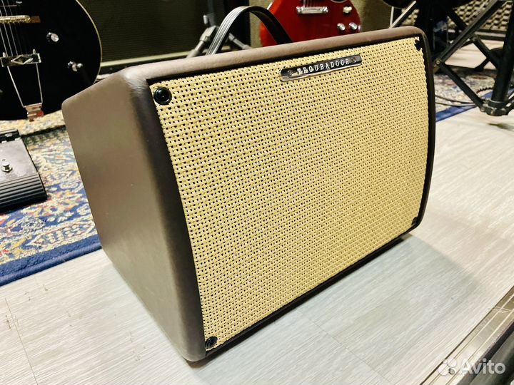 Комбоусилитель ibanez troubadour 30