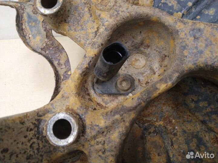 Кулак поворотный задний правый Octavia (A5 1Z) 200