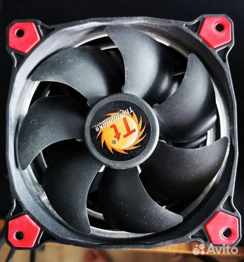 Корпусные вентиляторы Thermaltake Riing LED Red