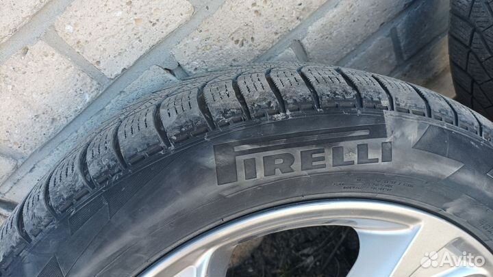 R17 Pirelli Ice Zero 215/55, PCD 5x114.3 DIA 67.1