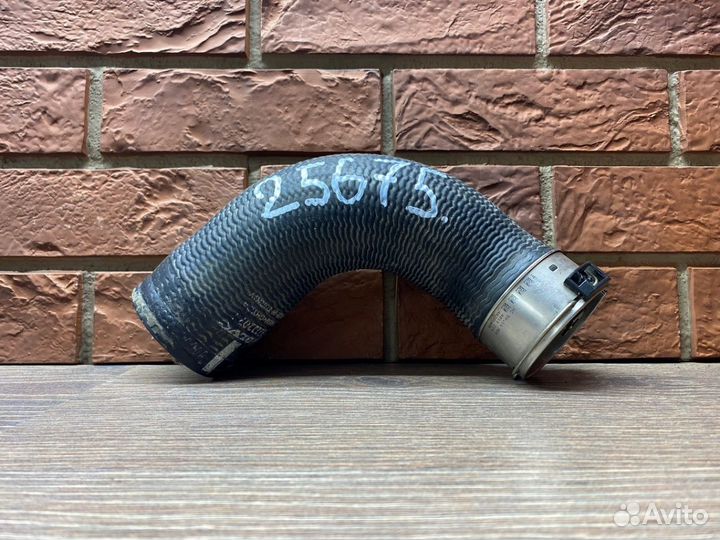 Патрубок интеркулера Volvo XC90 XC60 V90 S90 S60