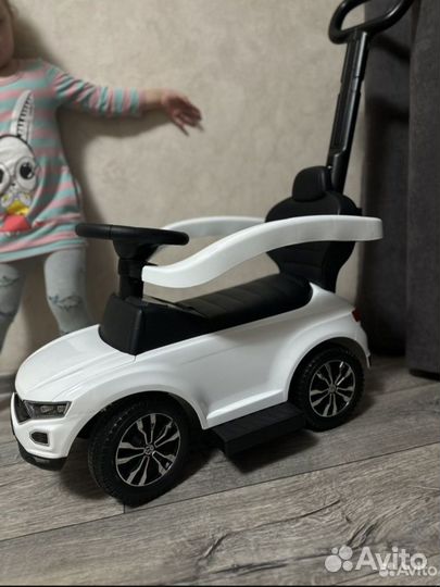 Детская машинка каталка с ручкой