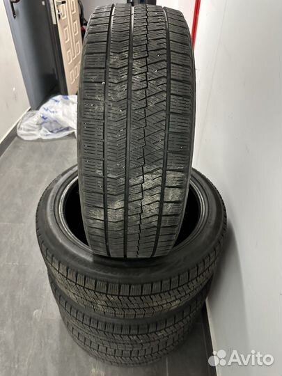 Bridgestone Blizzak Ice 225/45 R19