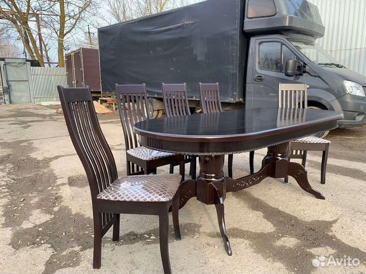 Стол и стулья