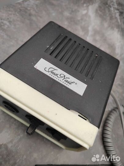 Аппарат для маникюра и педикюра