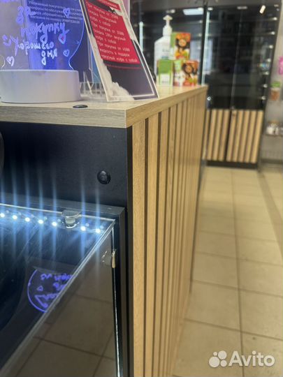 Витрины с стойкой