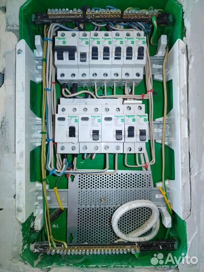 Электрик, не посредник. не диспетчер