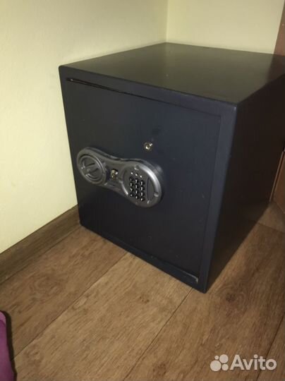 Сейф металлический