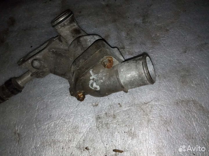 Lexus GX корпус термостата