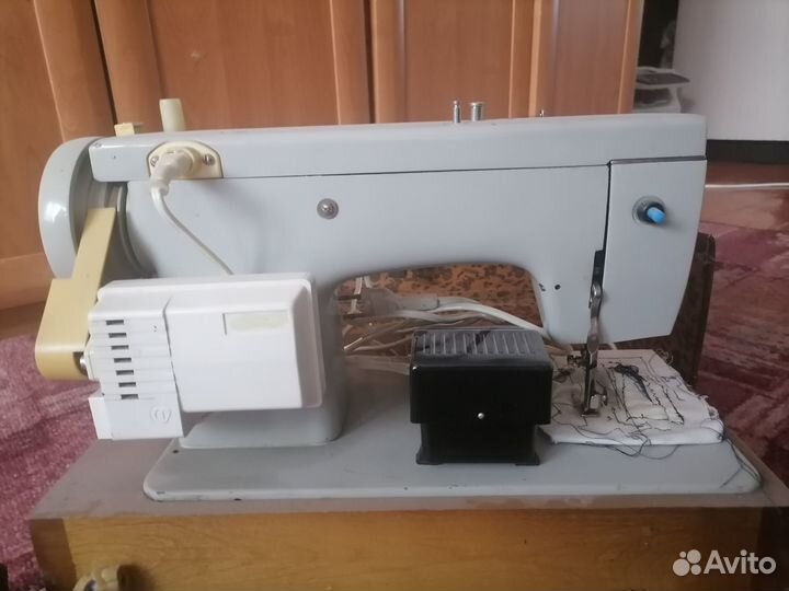 Швейная машинка Подольск 142