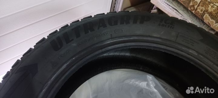 Goodyear UltraGrip 215/55 R17 98T