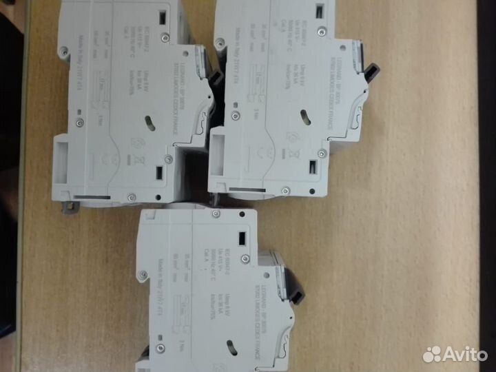 Автоматический выключатель Legrand (арт. 410010)