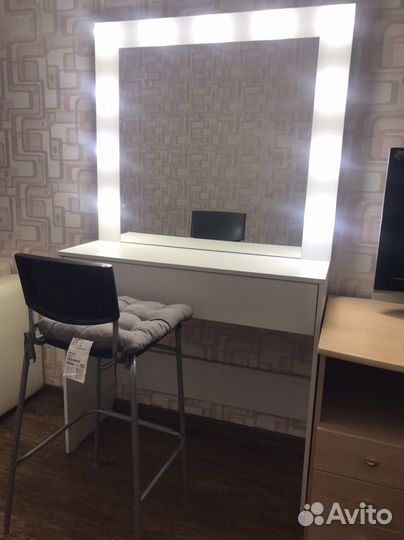 Туалетный столик с зеркалом и подсветкой бу