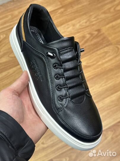 Кроссовки новые мужские