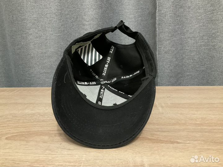 Бейсболка off white