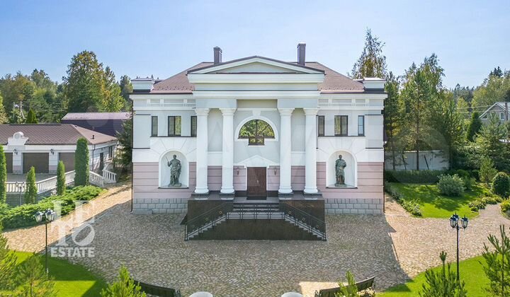 Дом 615 м² на участке 60 сот.