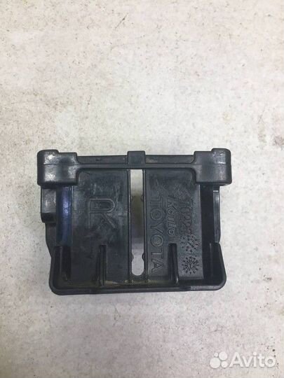 Кронштейн форсунки омывателя фары правый