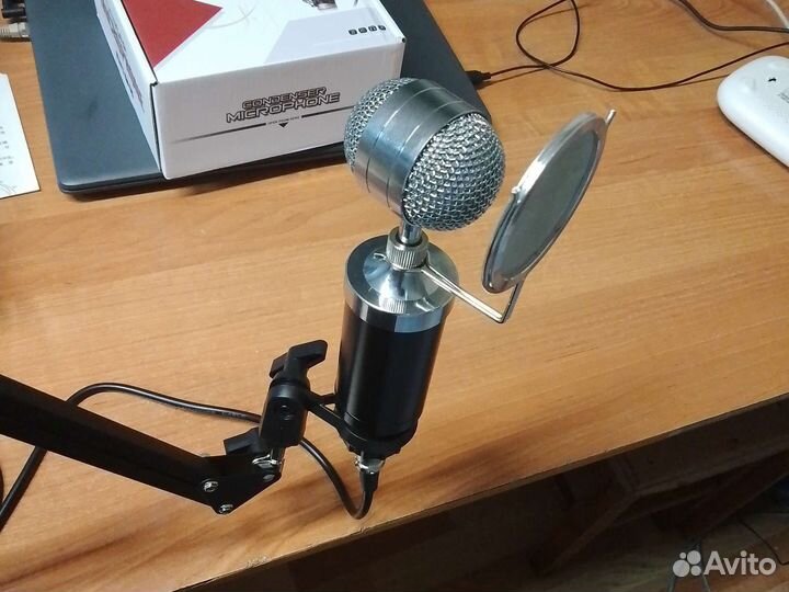 Студийный микрофон