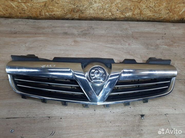 Решетка радиатора Opel Zafira B минивен Z16XER