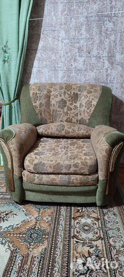 Диван с двумя креслами