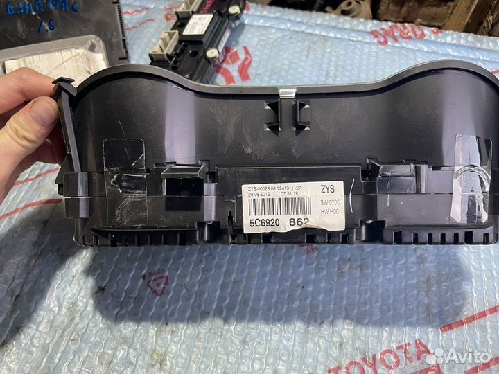 Щиток приборов Фольксваген Джетта 6 1.6 мех