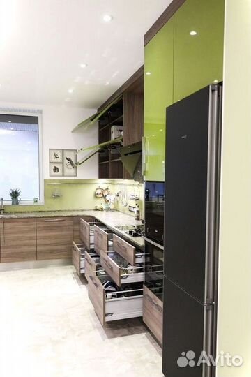 Кухня до потолка