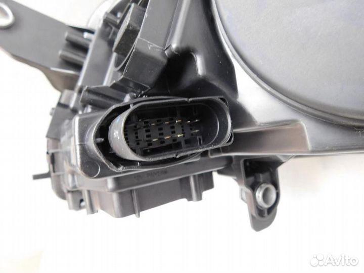 Фара правая Volkswagen Passat CC