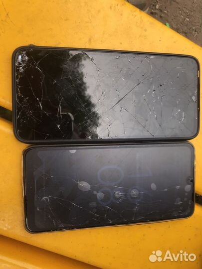 Два телефона