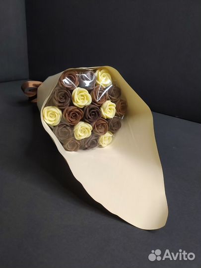 Букет из Трёх Видов Шоколада - 19 Роз