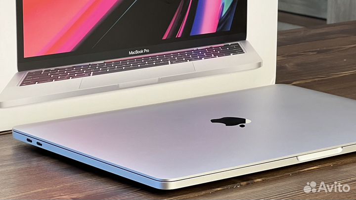 MacBook Pro 13 M2 8/256 гб Touch Bar