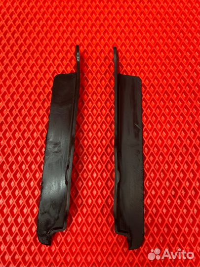 Брызговик передний Toyota Noah ZWR80G 2ZR-FXE 2015