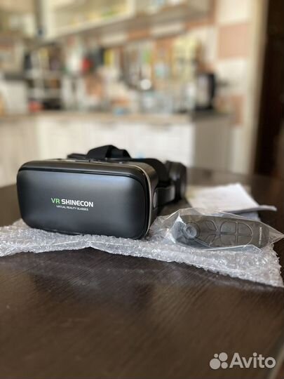 Очки виртуальной реальности с джойстиком VR