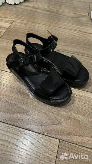 Сандалии melissa