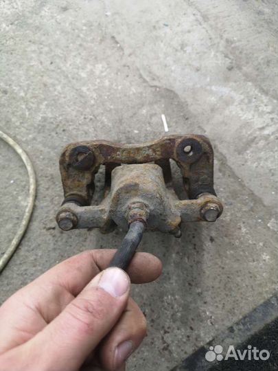 Суппорт задний левый Kia Magentis MS G4JP