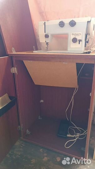 Швейная машина Чайка 143