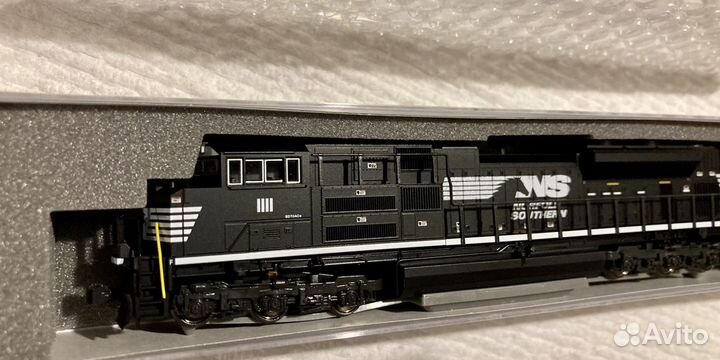 Локомотив kato 9 мм EMD sd70ace norfolk southern