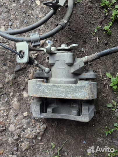 Суппорт тормозной задний Toyota corolla 150