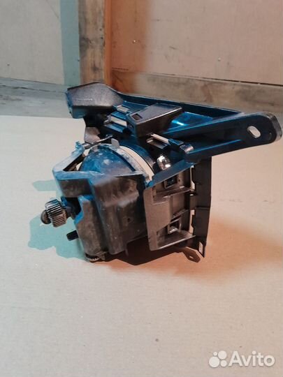 Противотуманная фара левая на Ленд Крузер 200