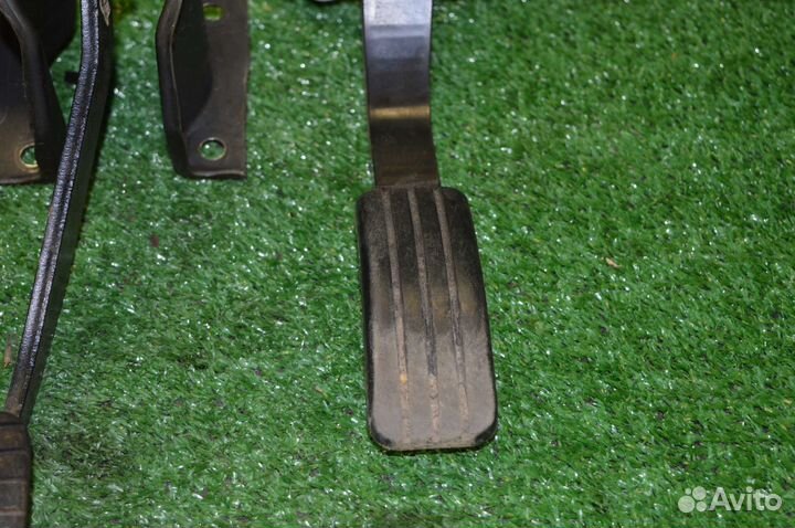 Педали Renault Logan