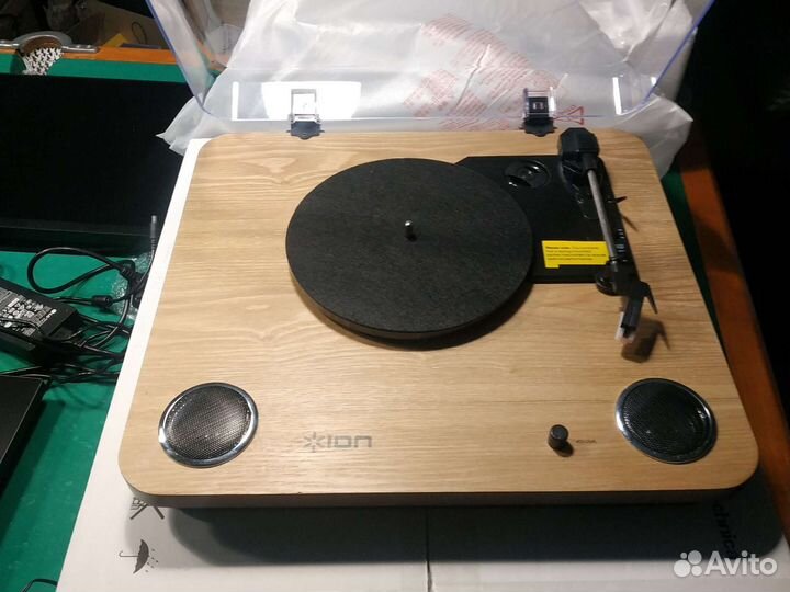 Виниловый проигрыватель ION Audio Max LP