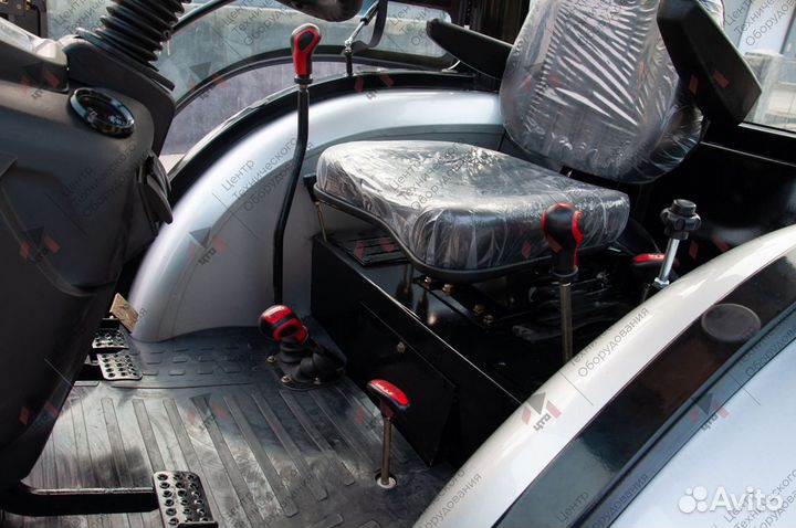 Коммунальный трактор Скаут T-254C с навесным